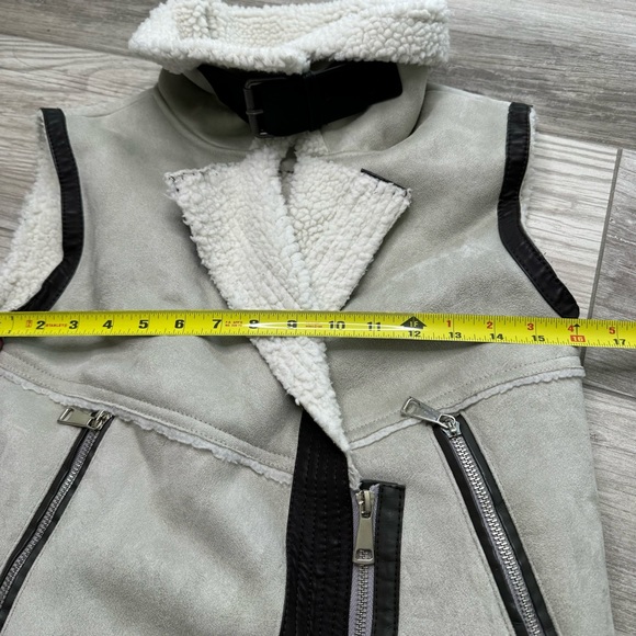 STELLA & Lorenzo Faux Shearling Moto Vest Size XS - Picture 10 of 16